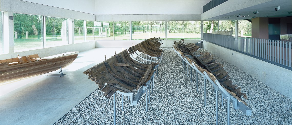 Römische Schiffswracks aus Oberstimm in der Dauerausstellung des kelten römer museums manching.