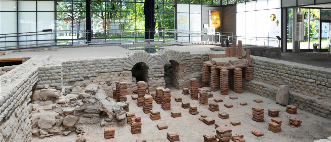 römische Fußbodenheizung &quot;Hypokausten&quot; in den Kleinen Thermen im Archäologischen Park Cambodunum