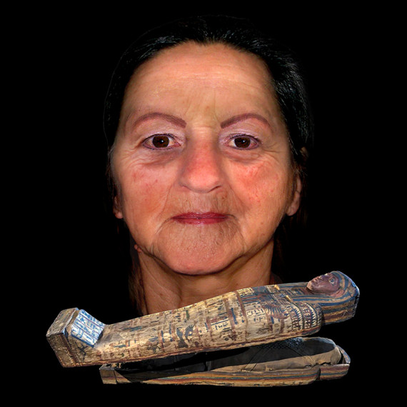 Sarkophag und Gesichtsrekonstruktion der Ta-cheru