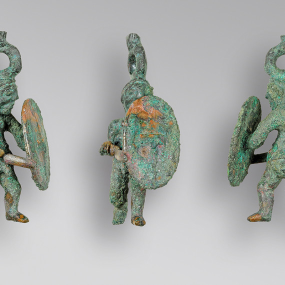 Bronzene Kriegerstatuette nach der Restaurierung. &copy; Bayerisches Landesamt f&uuml;r Denkmalpflege